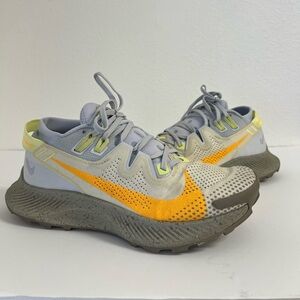Nike trail beige yellow woman size 9.5 sneaker shoes